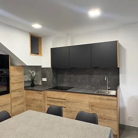 Cerecera Apartman *